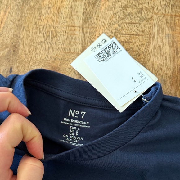 H&M Navy Short Sleeve Tee - Picture 2 of 2